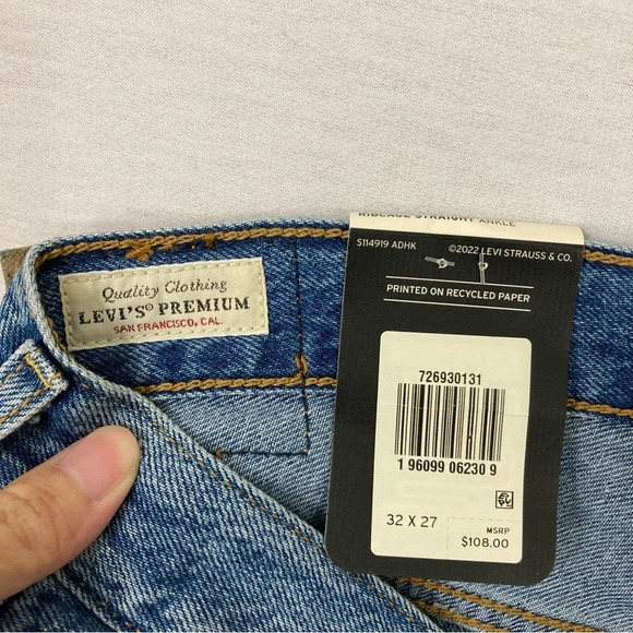 New Levi's Premium Distressed Ribcage Straight Ankle Jeans size 32 - Picture 3 of 10